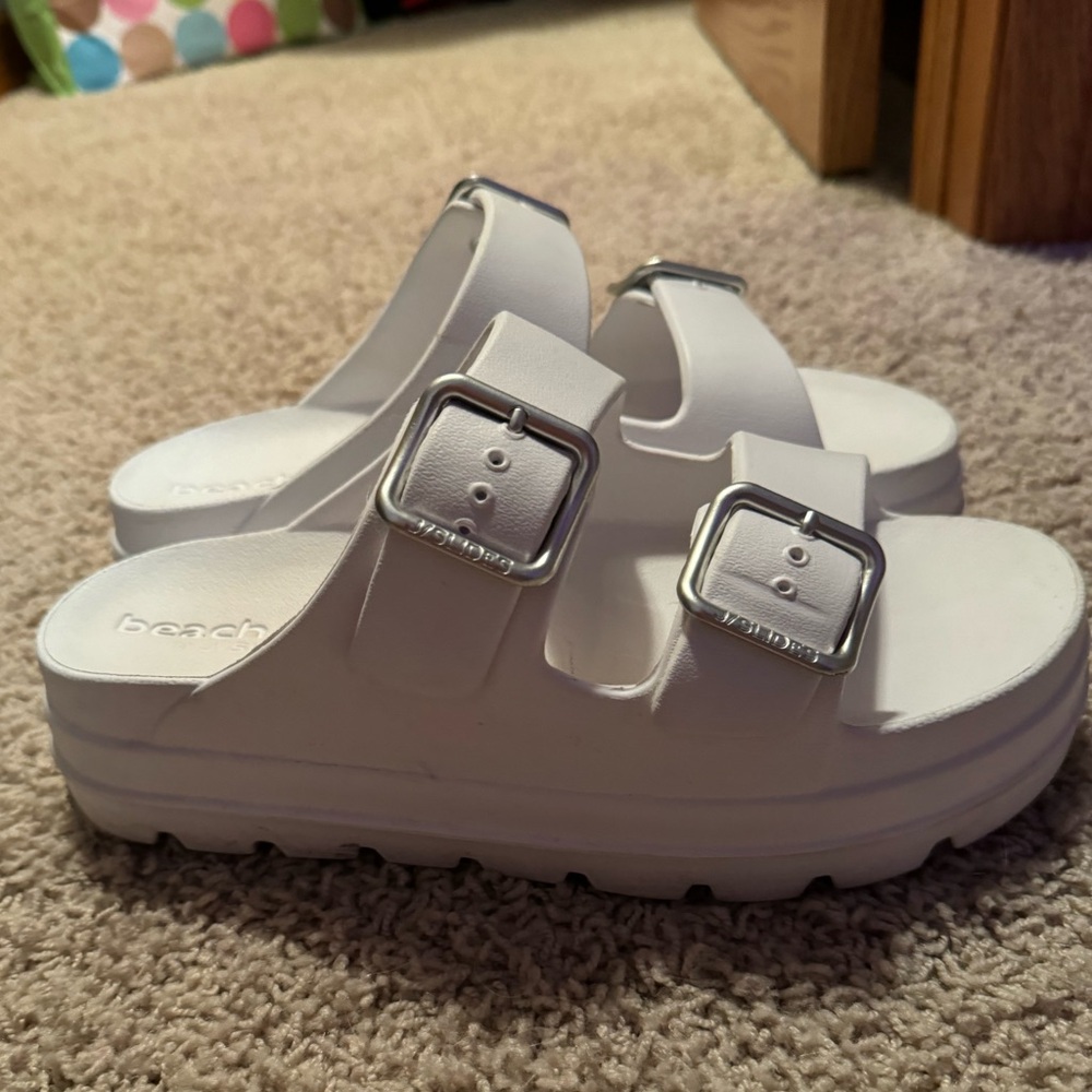 White platform J Slides Size 9